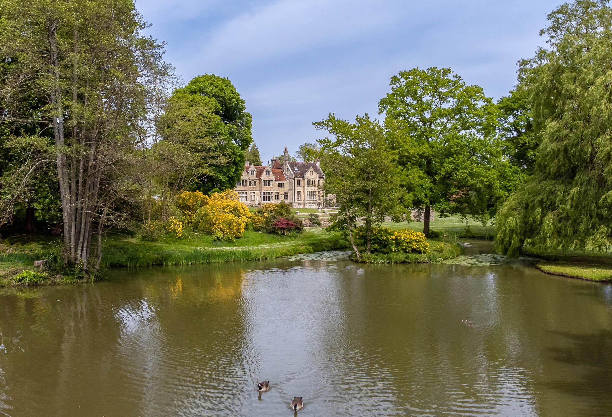 Image of the lake with the manor in the background