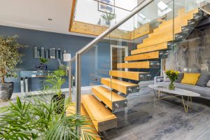 Image of the entrance hall with the bifurcated stairs